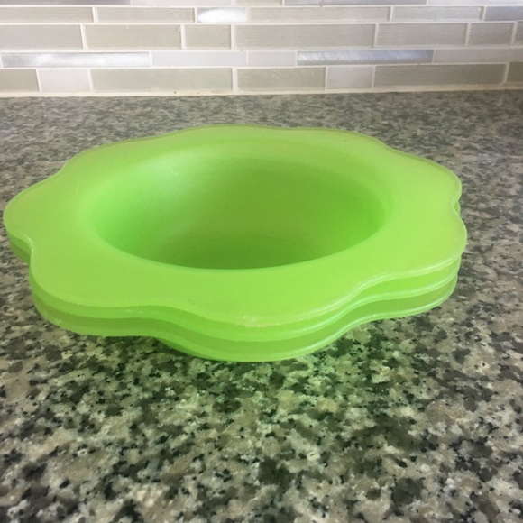 Flower Shape Plastic Bowls Set of 3 - Picture 5 of 7